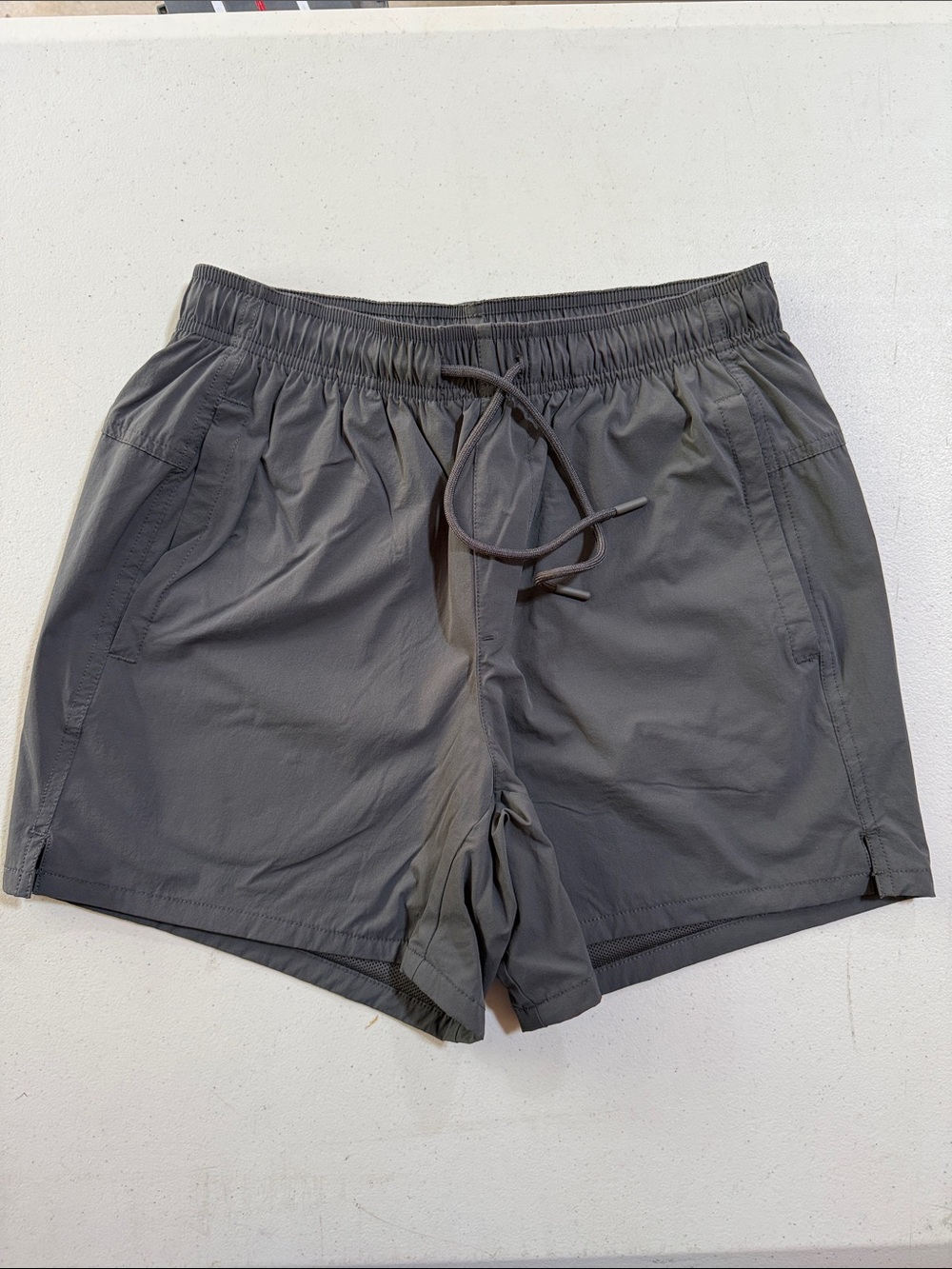 VRST Men's Drawstring Shorts - Charcoal Gray Size Small 5” Inseam Like New